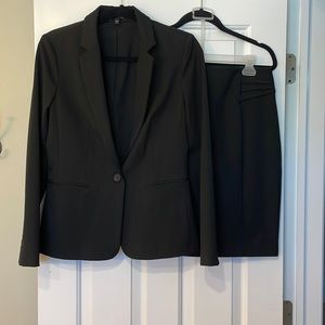 Express Women’s Black 2 Piece Suit - Jacket & Skirt